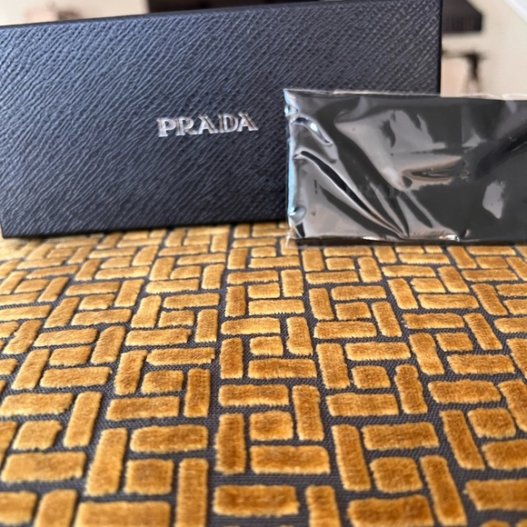 Brand new! Prada Catwalk sunglasses - Picture 4 of 12